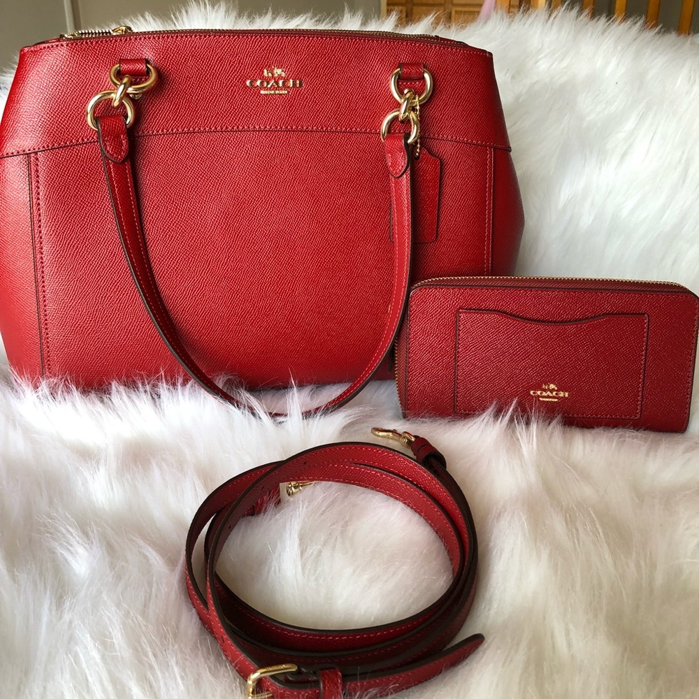 ❗️sale❗️🆕 Coach Bag & Wallet Color is dark red .